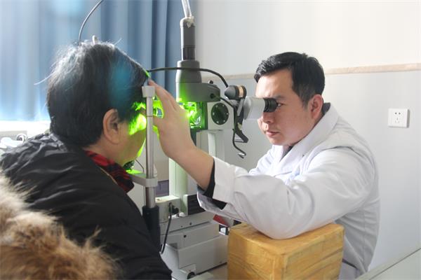 11   眼科常用激光治疗仪1.JPG